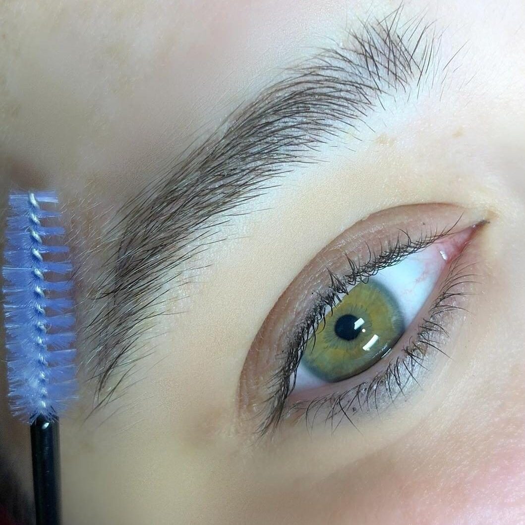 San Jose Microblading Beauty Bar in the San Francisco Bay Area is dedicated to giving you the eyebrows of your dreams. I value all my clients. Quality is very important to me, therefore I only use the very best semi-permanent makeup tools & products on the market. Mircoblading & shading the eyebrows is a meticulous eyebrow tattooing process and is also a solution to thin brows. It doesn't matter if you have thick brows or if you just want to define brows that aren't as visible. Whether you have light eyebrows, no eyebrows, a microblading or shading procedure can give flawless, natural, fuller looking eyebrows.